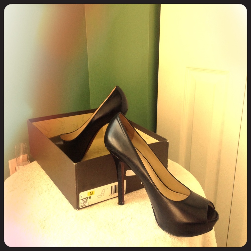 Women's Leather Peep toe 4" high heel shoe